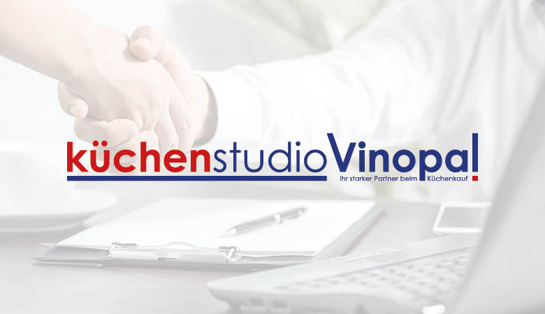 Bild von einer Vereinbarungs-Situation und dem Küchenstudio Vinopal Logo